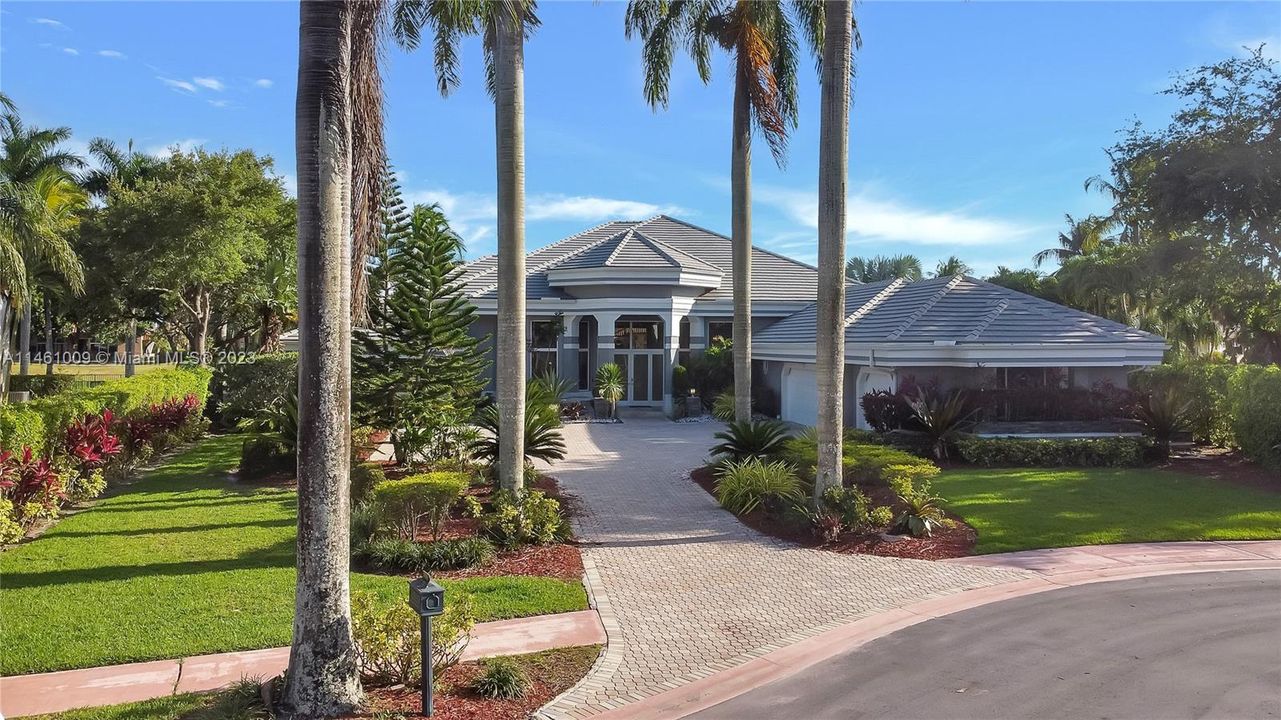 Recently Sold: $2,400,000 (5 beds, 4 baths, 4156 Square Feet)