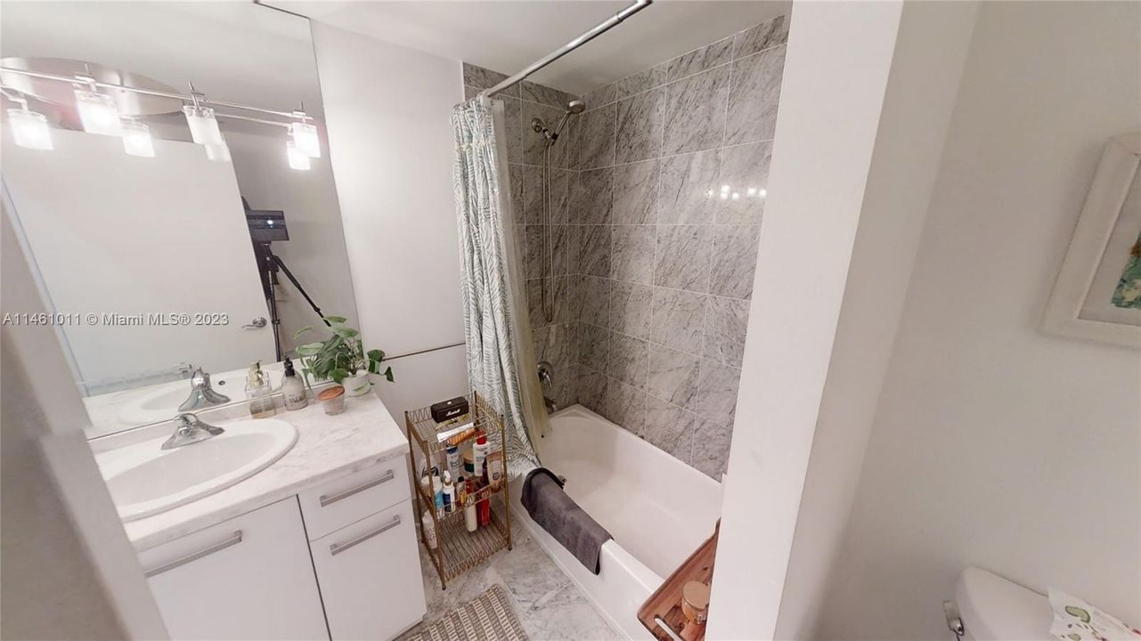 Recently Rented: $2,050 (0 beds, 1 baths, 501 Square Feet)