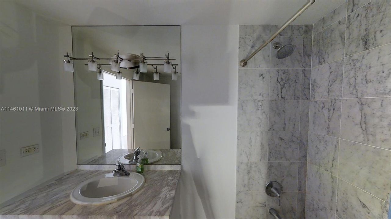 Recently Rented: $2,050 (0 beds, 1 baths, 501 Square Feet)