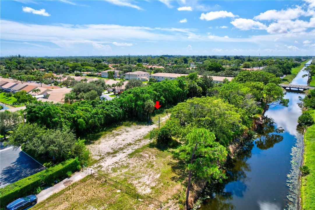 Vendido Recientemente: $370,000 (1.29 acres)