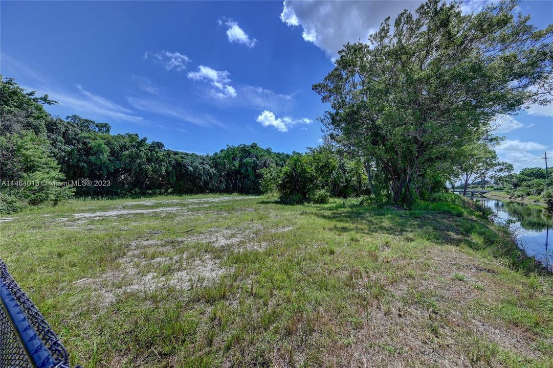 Vendido Recientemente: $370,000 (1.29 acres)