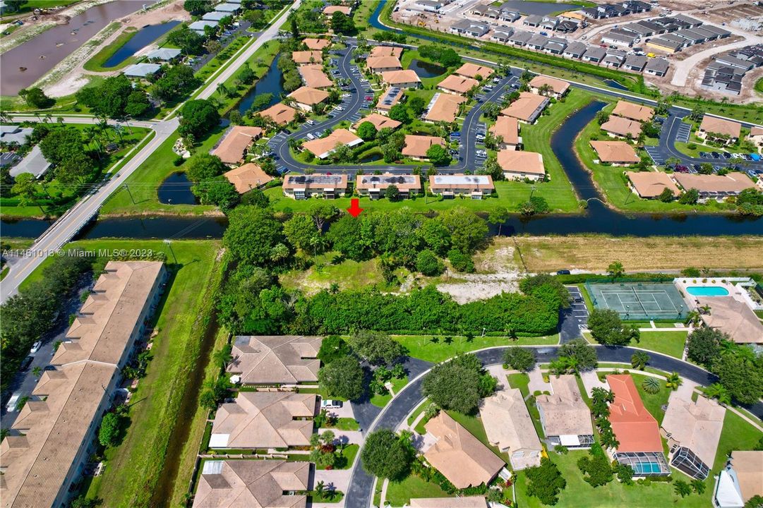 Vendido Recientemente: $370,000 (1.29 acres)