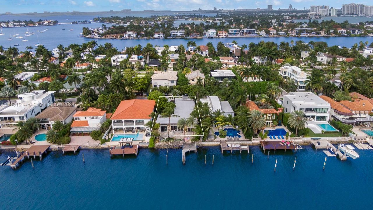 Недавно продано: $6,899,000 (4 спален, 2 ванн, 3086 Квадратных фут)