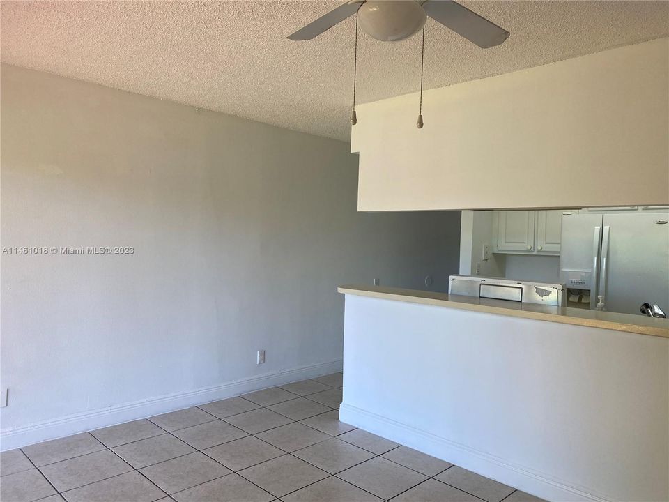 Recently Rented: $2,050 (3 beds, 2 baths, 1081 Square Feet)