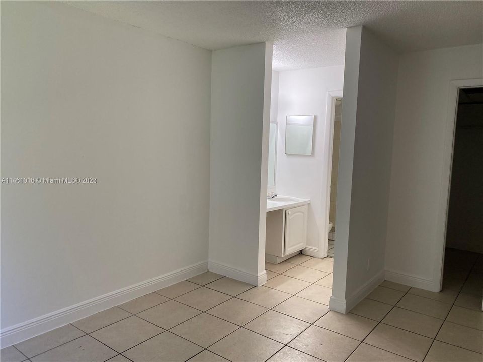 Recently Rented: $2,050 (3 beds, 2 baths, 1081 Square Feet)