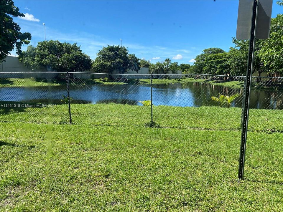 Recently Rented: $2,050 (3 beds, 2 baths, 1081 Square Feet)