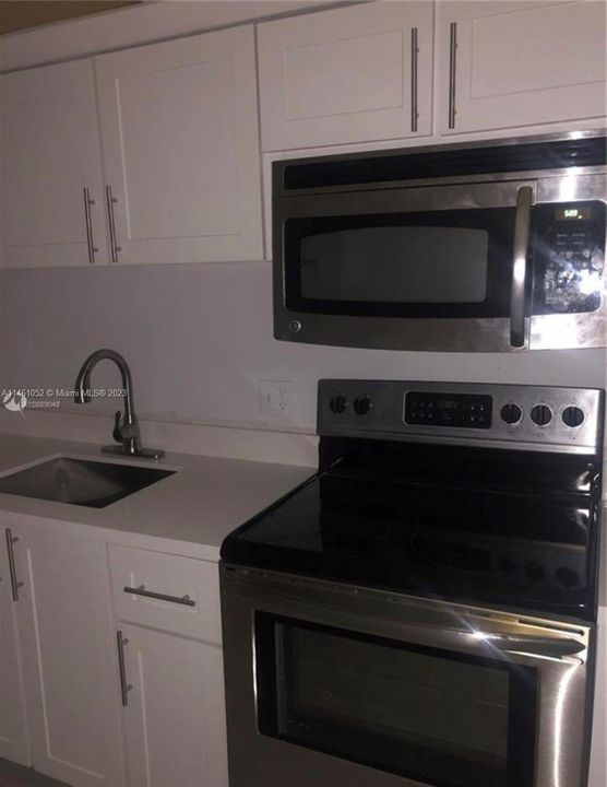 Recently Rented: $1,700 (1 beds, 2 baths, 822 Square Feet)