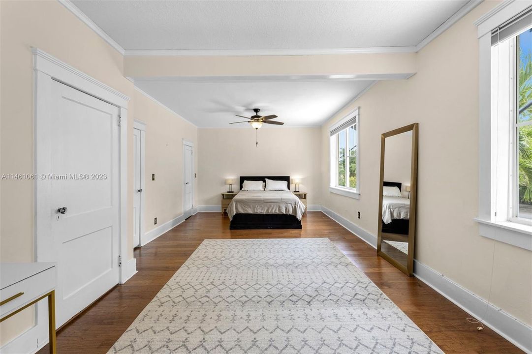 Vendido Recientemente: $995,000 (3 camas, 2 baños, 2160 Pies cuadrados)