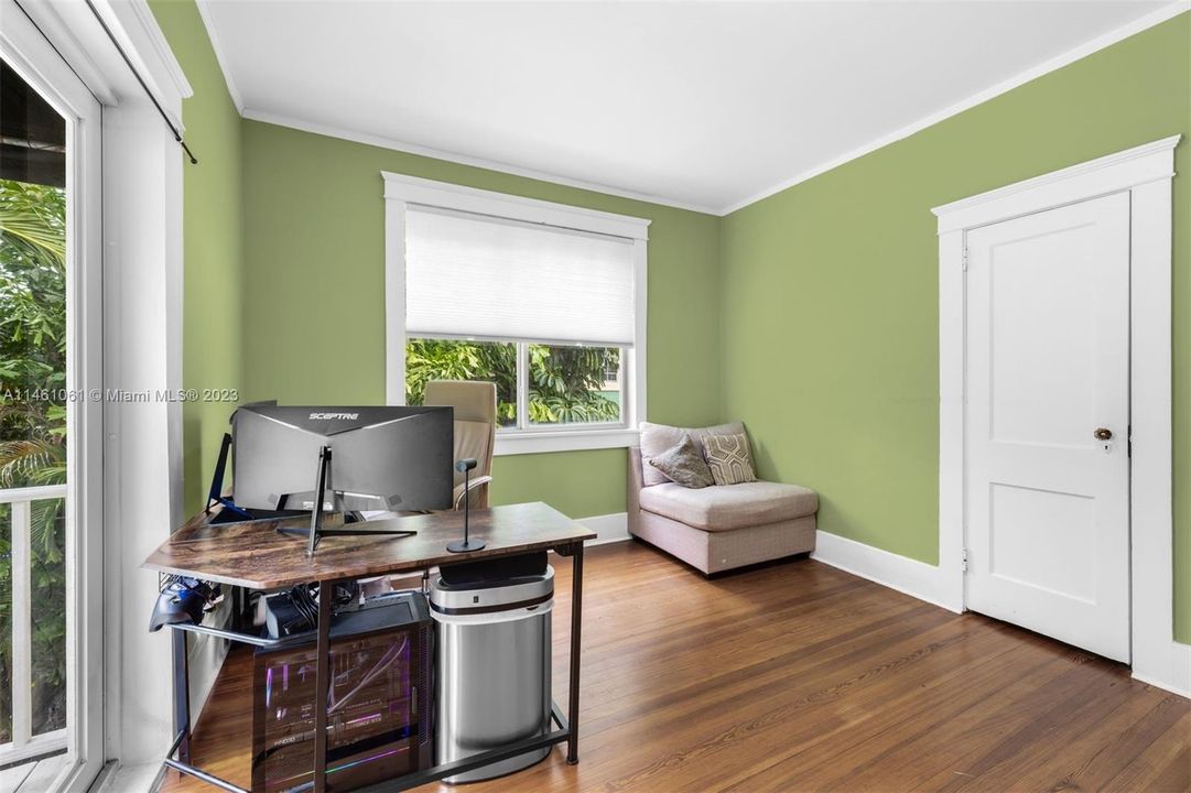 Vendido Recientemente: $995,000 (3 camas, 2 baños, 2160 Pies cuadrados)