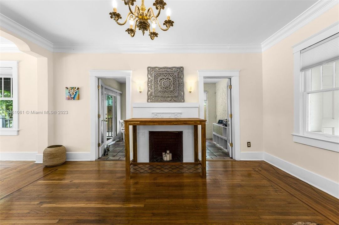 Vendido Recientemente: $995,000 (3 camas, 2 baños, 2160 Pies cuadrados)