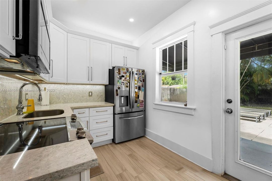 Vendido Recientemente: $995,000 (3 camas, 2 baños, 2160 Pies cuadrados)