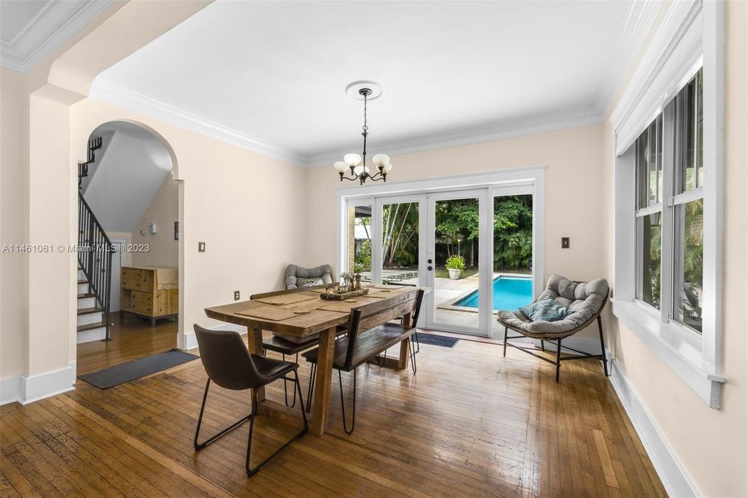 Vendido Recientemente: $995,000 (3 camas, 2 baños, 2160 Pies cuadrados)