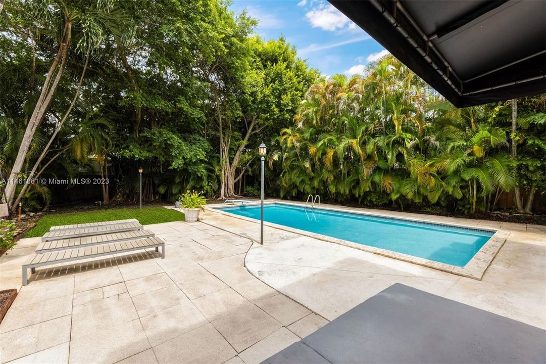 Vendido Recientemente: $995,000 (3 camas, 2 baños, 2160 Pies cuadrados)