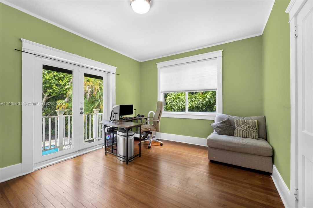 Vendido Recientemente: $995,000 (3 camas, 2 baños, 2160 Pies cuadrados)