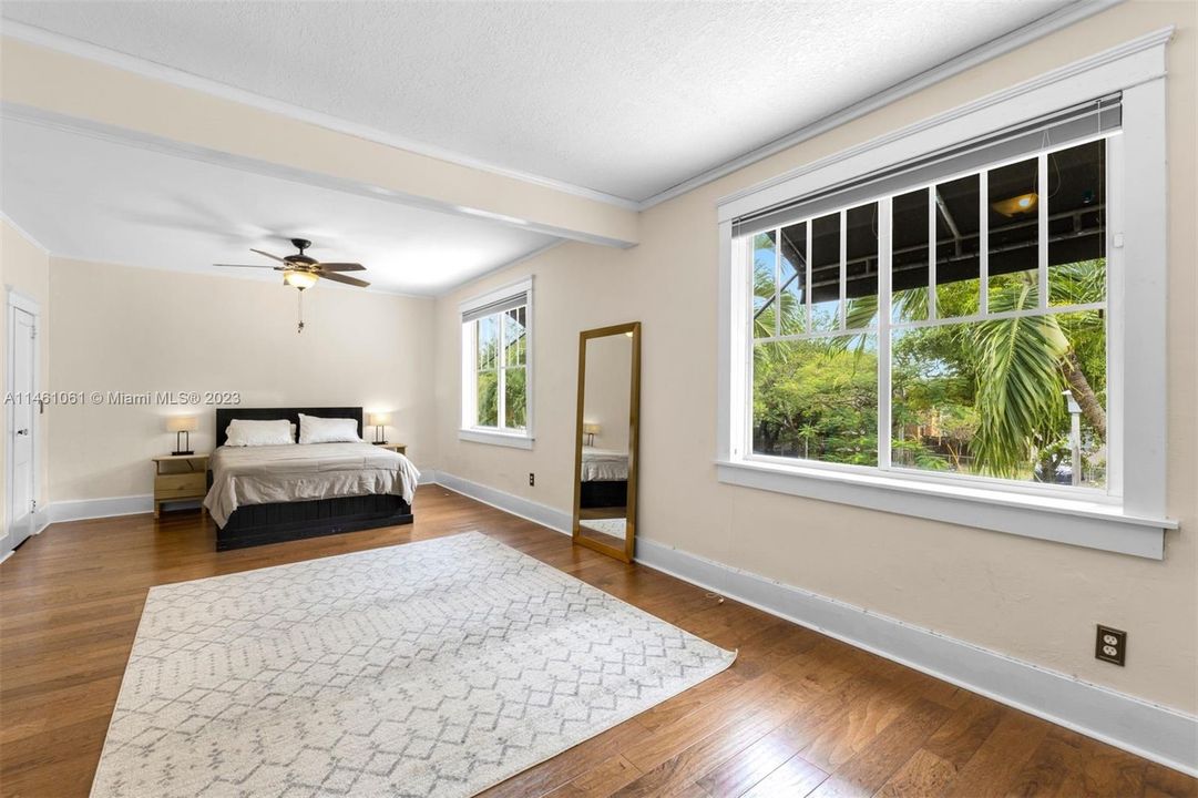 Vendido Recientemente: $995,000 (3 camas, 2 baños, 2160 Pies cuadrados)