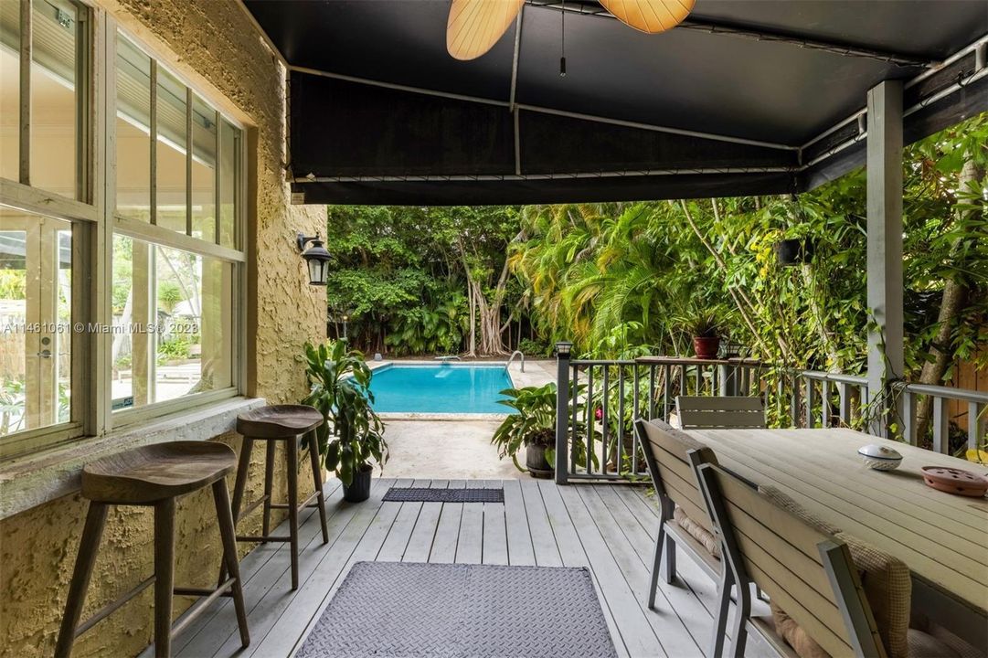 Vendido Recientemente: $995,000 (3 camas, 2 baños, 2160 Pies cuadrados)