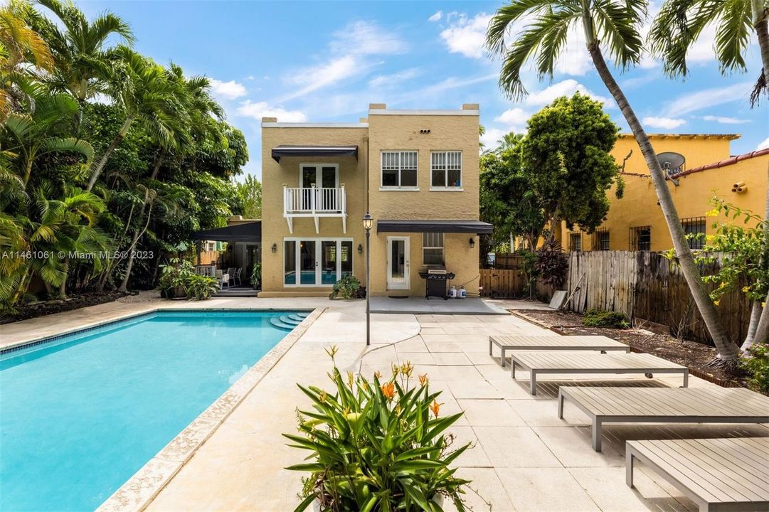 Vendido Recientemente: $995,000 (3 camas, 2 baños, 2160 Pies cuadrados)