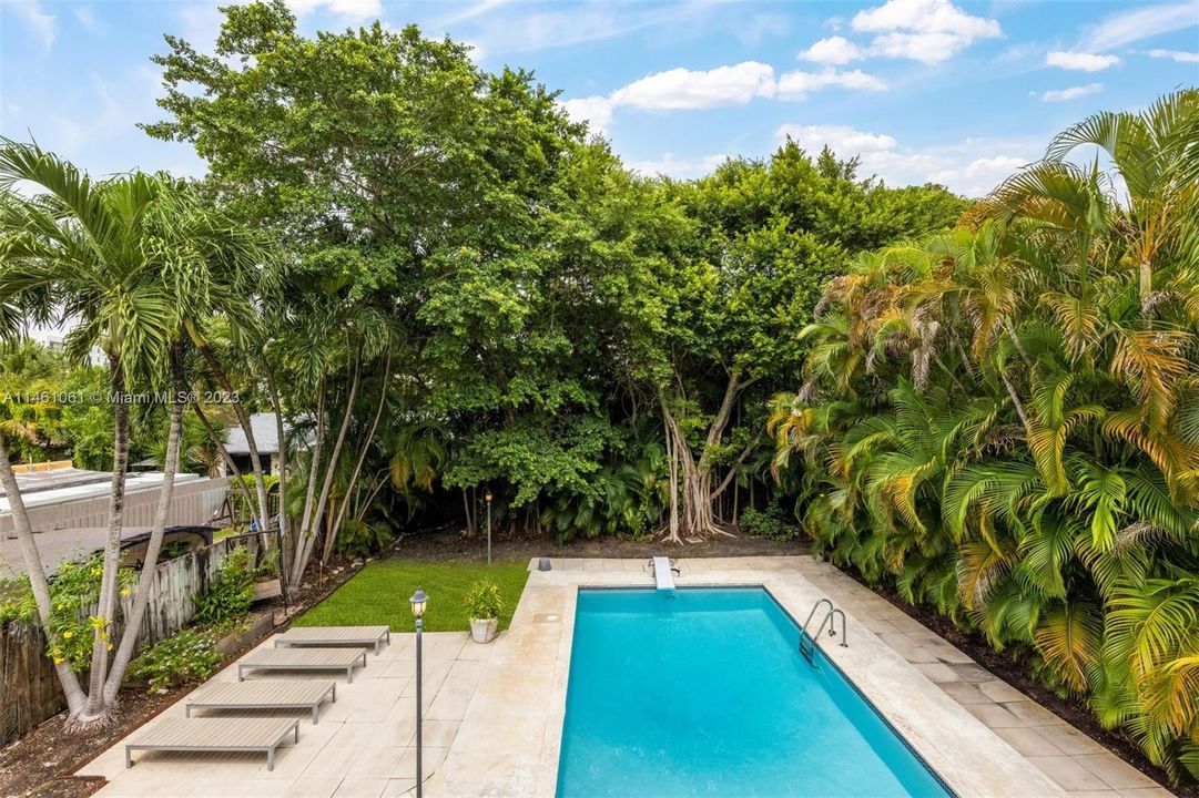 Vendido Recientemente: $995,000 (3 camas, 2 baños, 2160 Pies cuadrados)