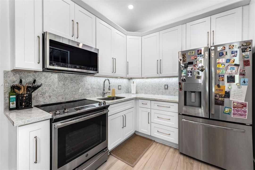 Vendido Recientemente: $995,000 (3 camas, 2 baños, 2160 Pies cuadrados)