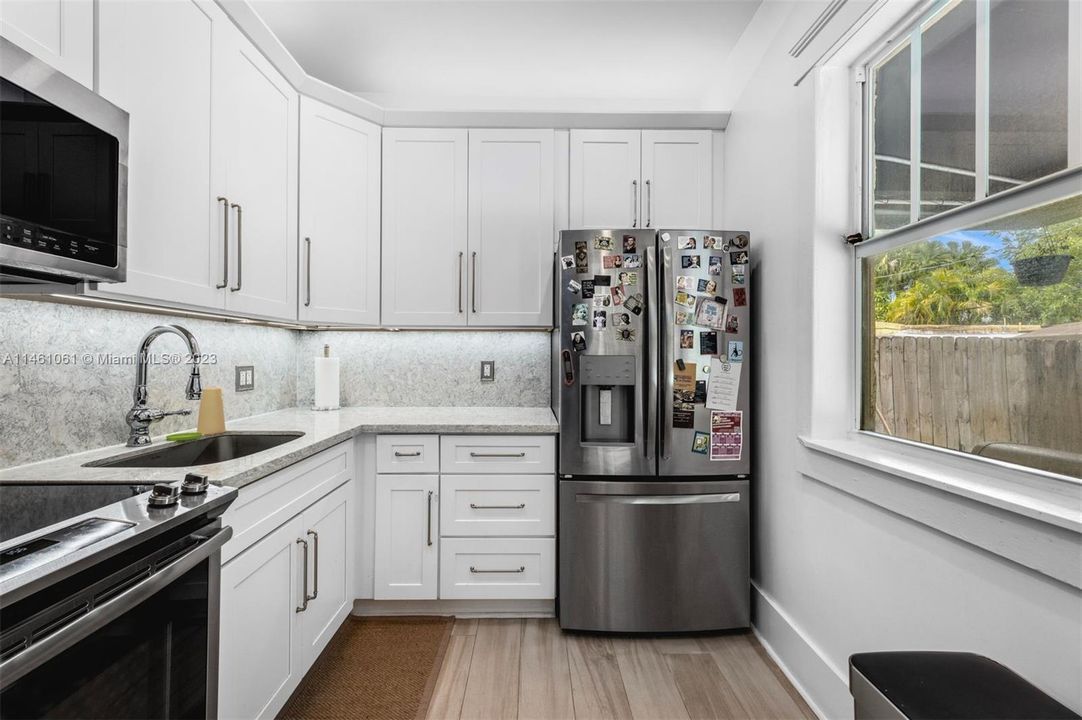 Vendido Recientemente: $995,000 (3 camas, 2 baños, 2160 Pies cuadrados)