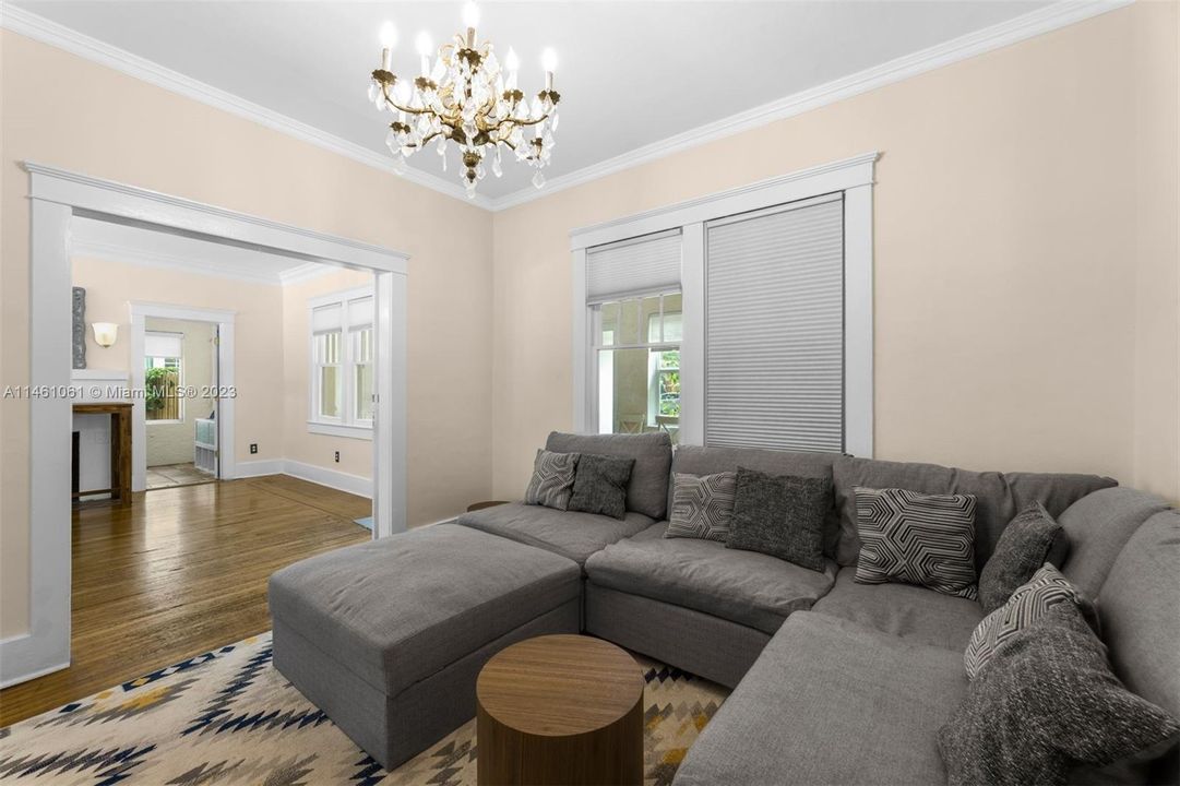 Vendido Recientemente: $995,000 (3 camas, 2 baños, 2160 Pies cuadrados)