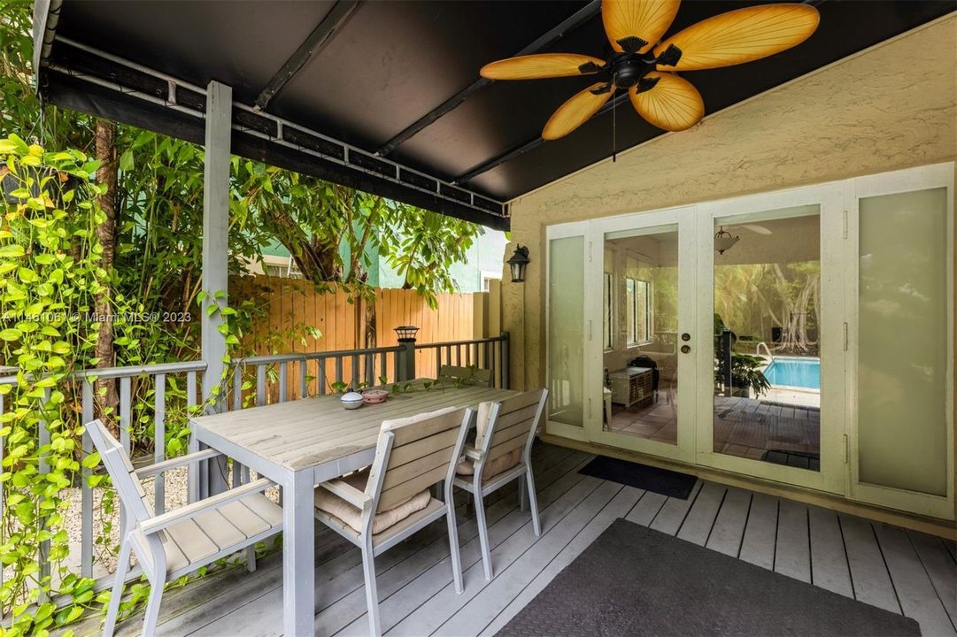 Vendido Recientemente: $995,000 (3 camas, 2 baños, 2160 Pies cuadrados)