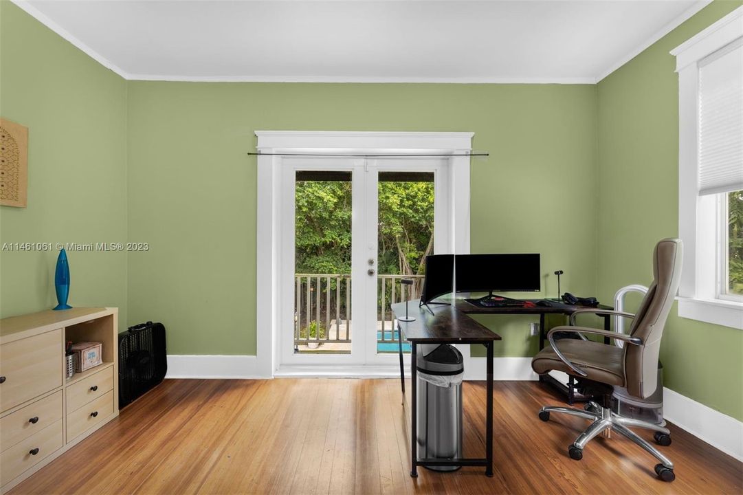 Vendido Recientemente: $995,000 (3 camas, 2 baños, 2160 Pies cuadrados)