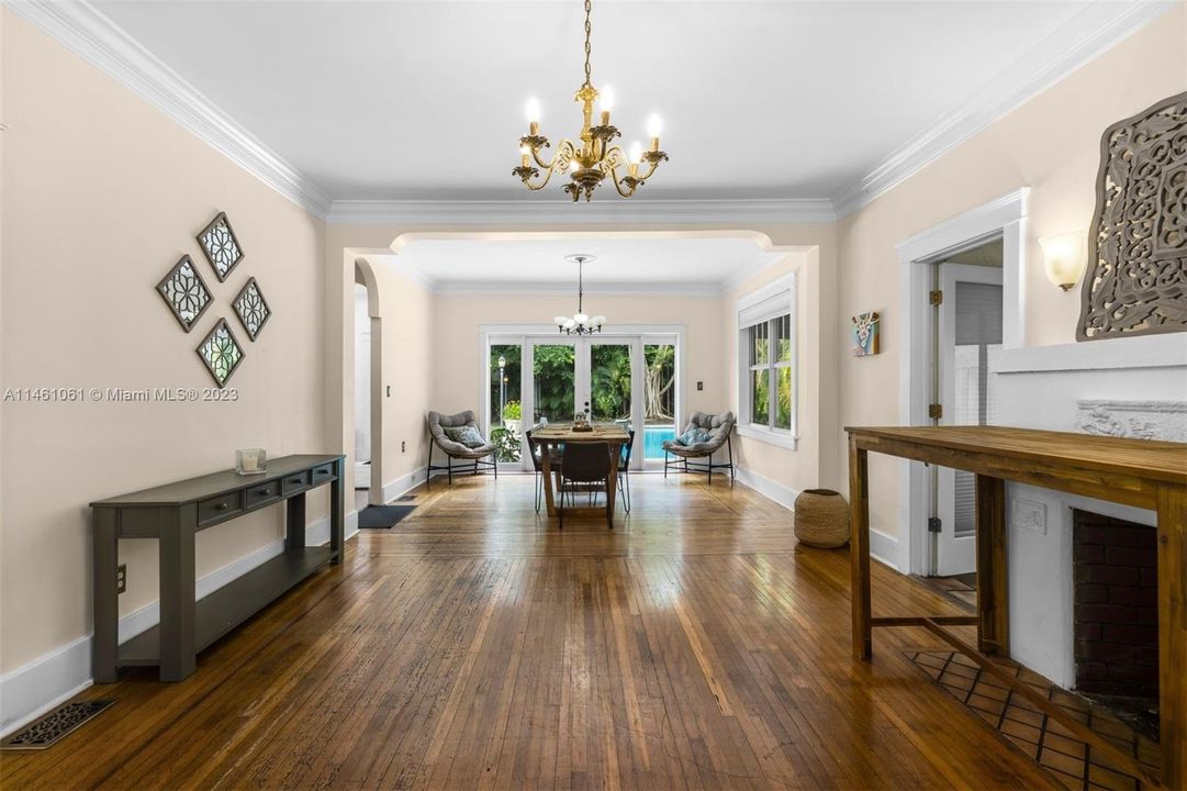 Vendido Recientemente: $995,000 (3 camas, 2 baños, 2160 Pies cuadrados)