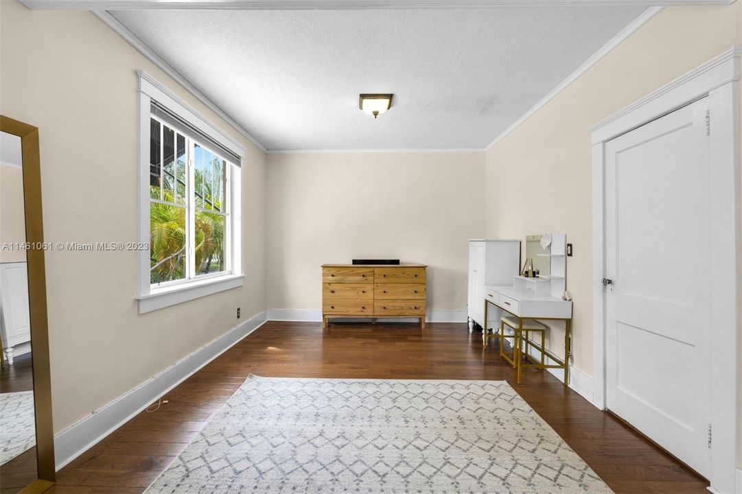 Vendido Recientemente: $995,000 (3 camas, 2 baños, 2160 Pies cuadrados)