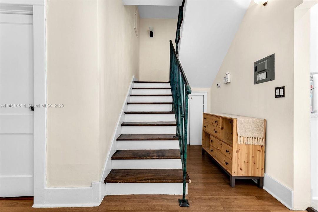 Vendido Recientemente: $995,000 (3 camas, 2 baños, 2160 Pies cuadrados)