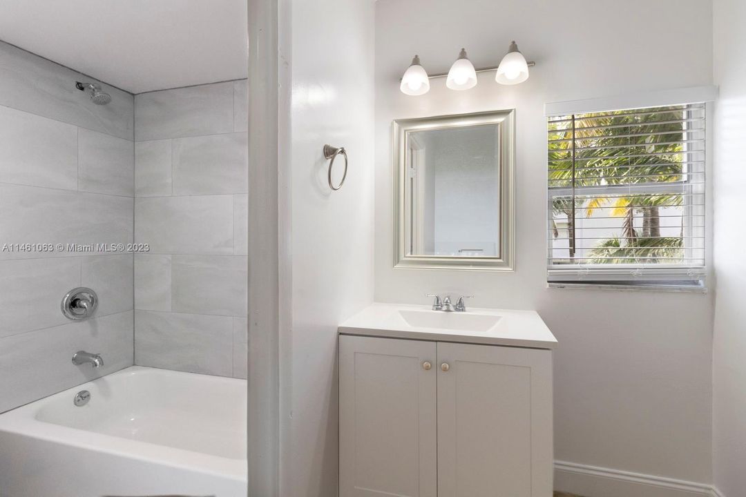 Recently Rented: $1,795 (1 beds, 1 baths, 900 Square Feet)