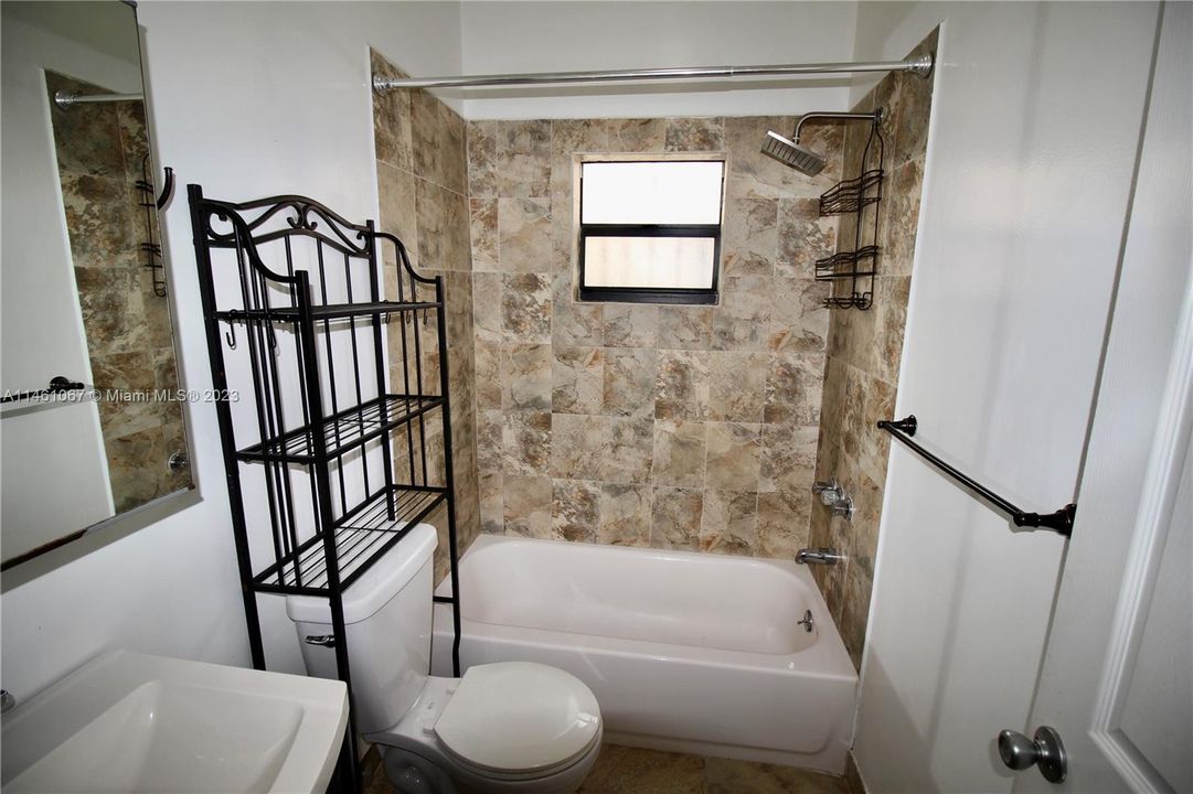 Recently Rented: $1,850 (1 beds, 1 baths, 1434 Square Feet)