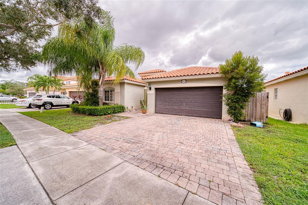 Recently Sold: $475,000 (3 beds, 2 baths, 1934 Square Feet)