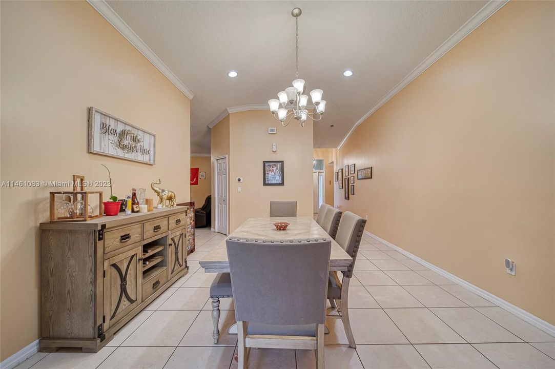 Recently Sold: $475,000 (3 beds, 2 baths, 1934 Square Feet)