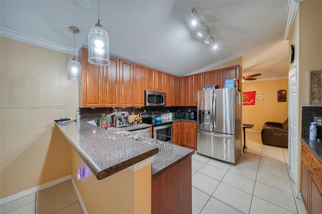 Recently Sold: $475,000 (3 beds, 2 baths, 1934 Square Feet)