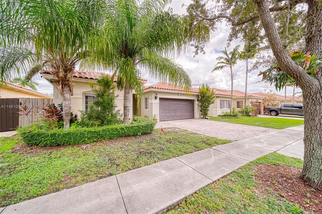 Recently Sold: $475,000 (3 beds, 2 baths, 1934 Square Feet)