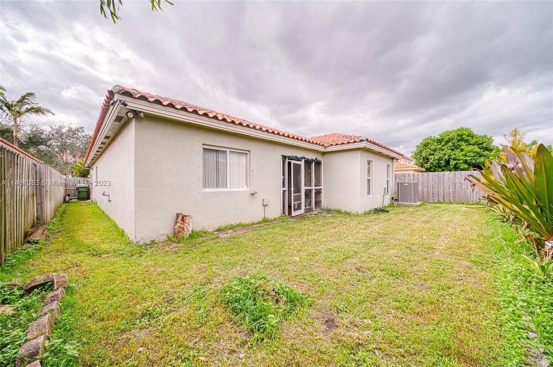 Recently Sold: $475,000 (3 beds, 2 baths, 1934 Square Feet)