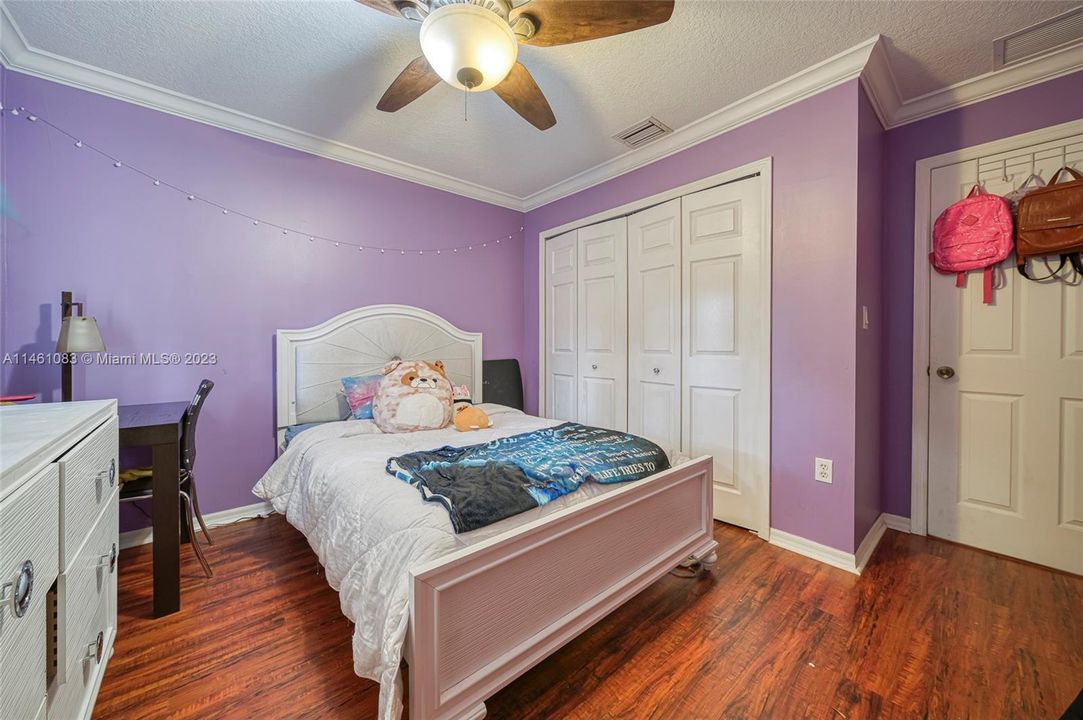 Recently Sold: $475,000 (3 beds, 2 baths, 1934 Square Feet)