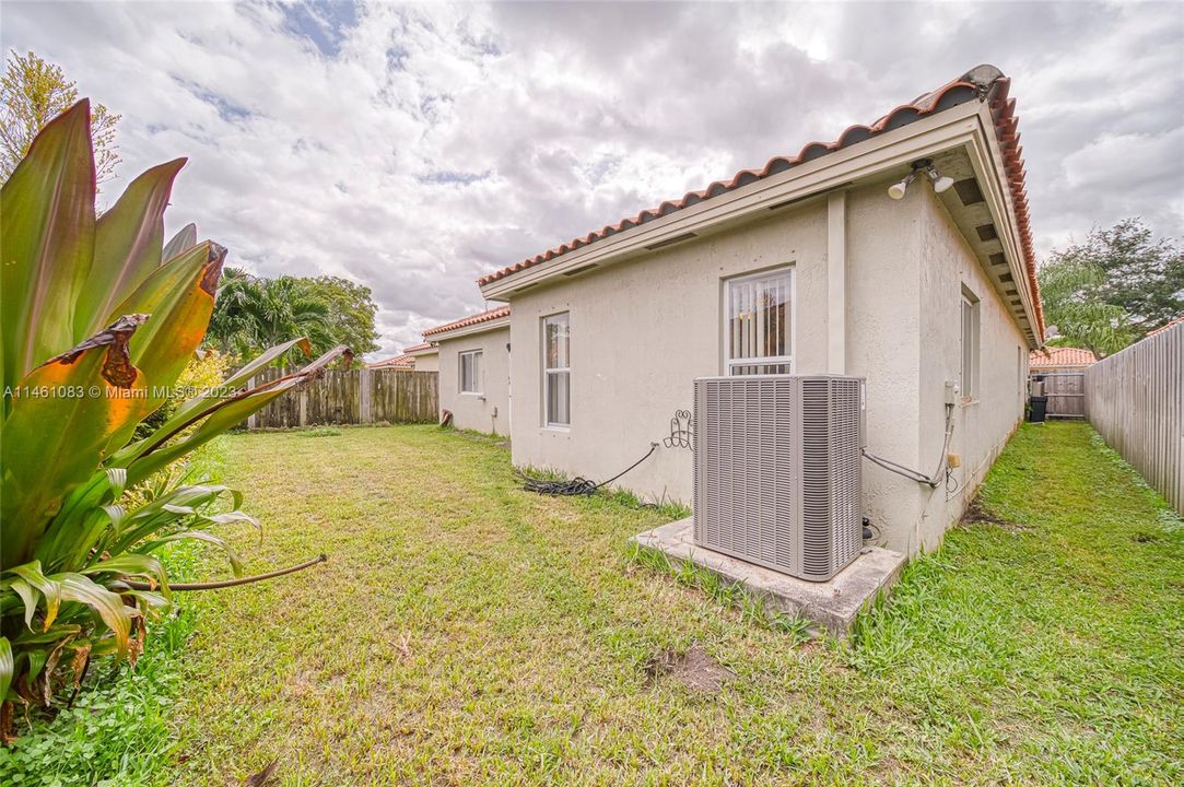 Recently Sold: $475,000 (3 beds, 2 baths, 1934 Square Feet)