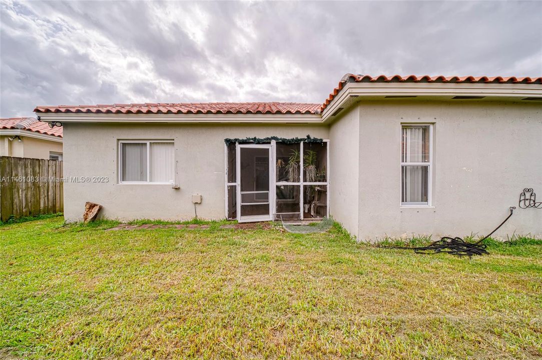 Recently Sold: $475,000 (3 beds, 2 baths, 1934 Square Feet)