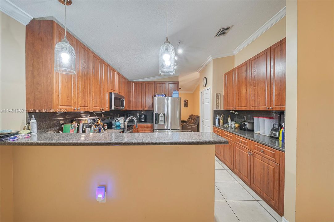 Recently Sold: $475,000 (3 beds, 2 baths, 1934 Square Feet)