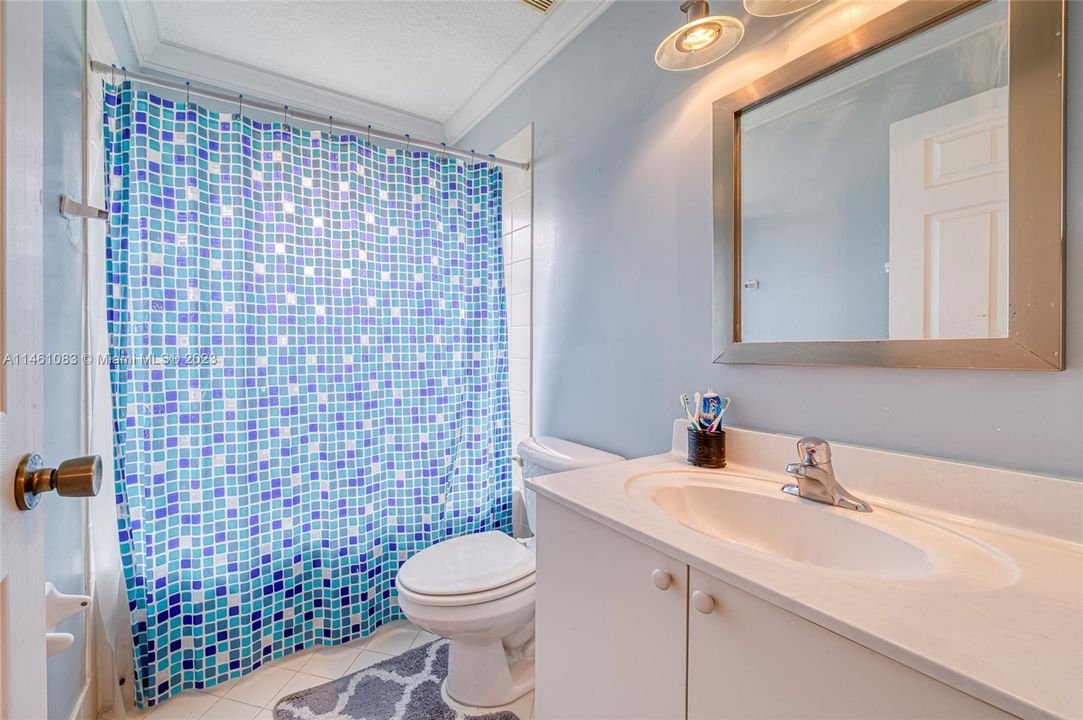 Recently Sold: $475,000 (3 beds, 2 baths, 1934 Square Feet)