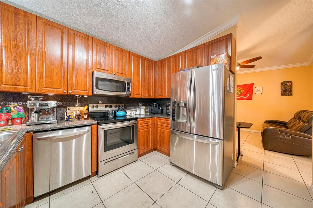 Recently Sold: $475,000 (3 beds, 2 baths, 1934 Square Feet)