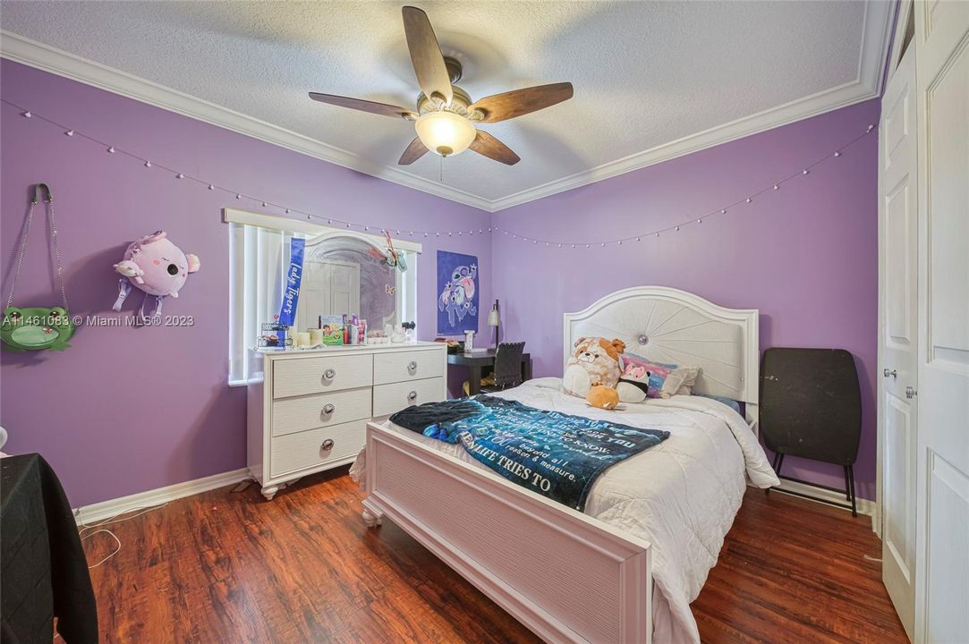 Recently Sold: $475,000 (3 beds, 2 baths, 1934 Square Feet)