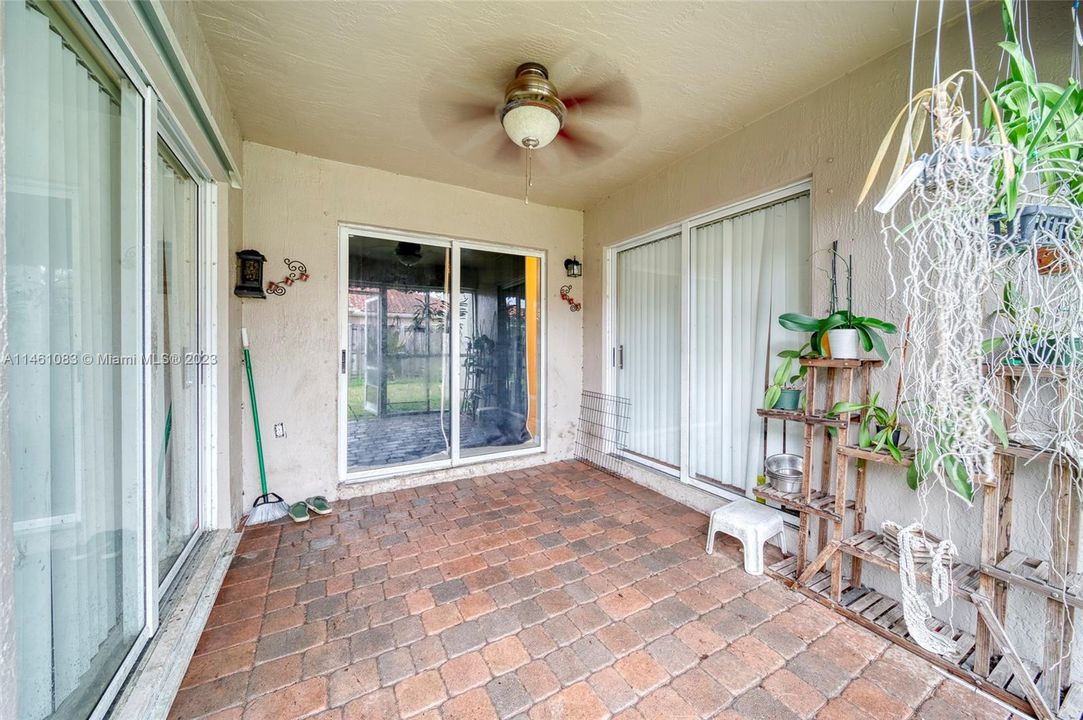 Recently Sold: $475,000 (3 beds, 2 baths, 1934 Square Feet)