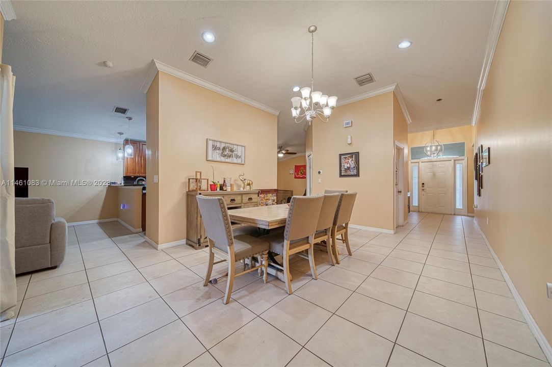 Recently Sold: $475,000 (3 beds, 2 baths, 1934 Square Feet)