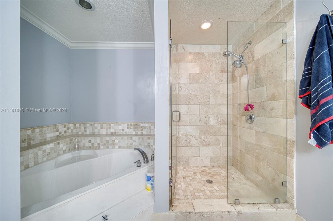 Recently Sold: $475,000 (3 beds, 2 baths, 1934 Square Feet)