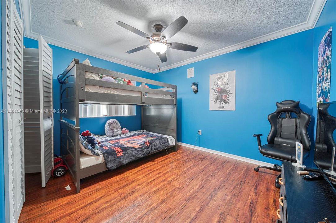 Recently Sold: $475,000 (3 beds, 2 baths, 1934 Square Feet)