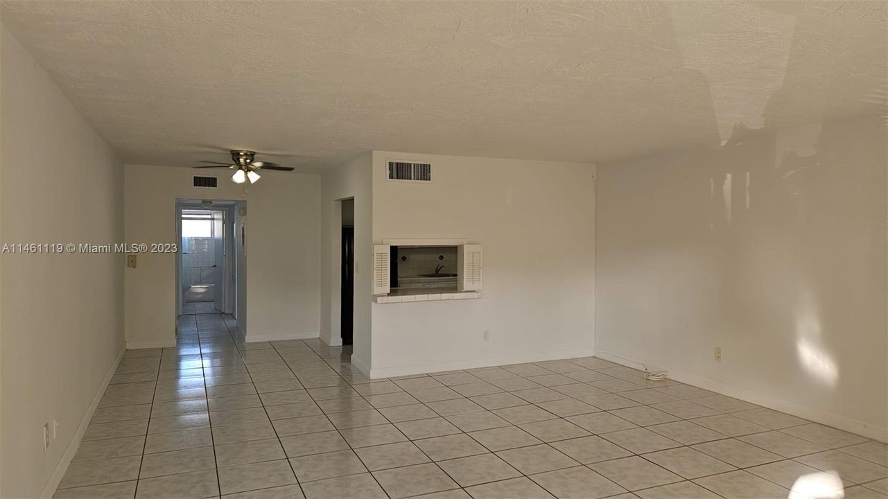 Recently Rented: $1,800 (1 beds, 1 baths, 974 Square Feet)
