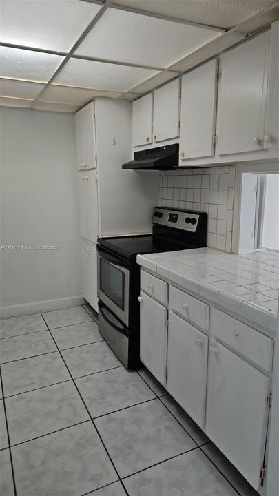 Recently Rented: $1,800 (1 beds, 1 baths, 974 Square Feet)